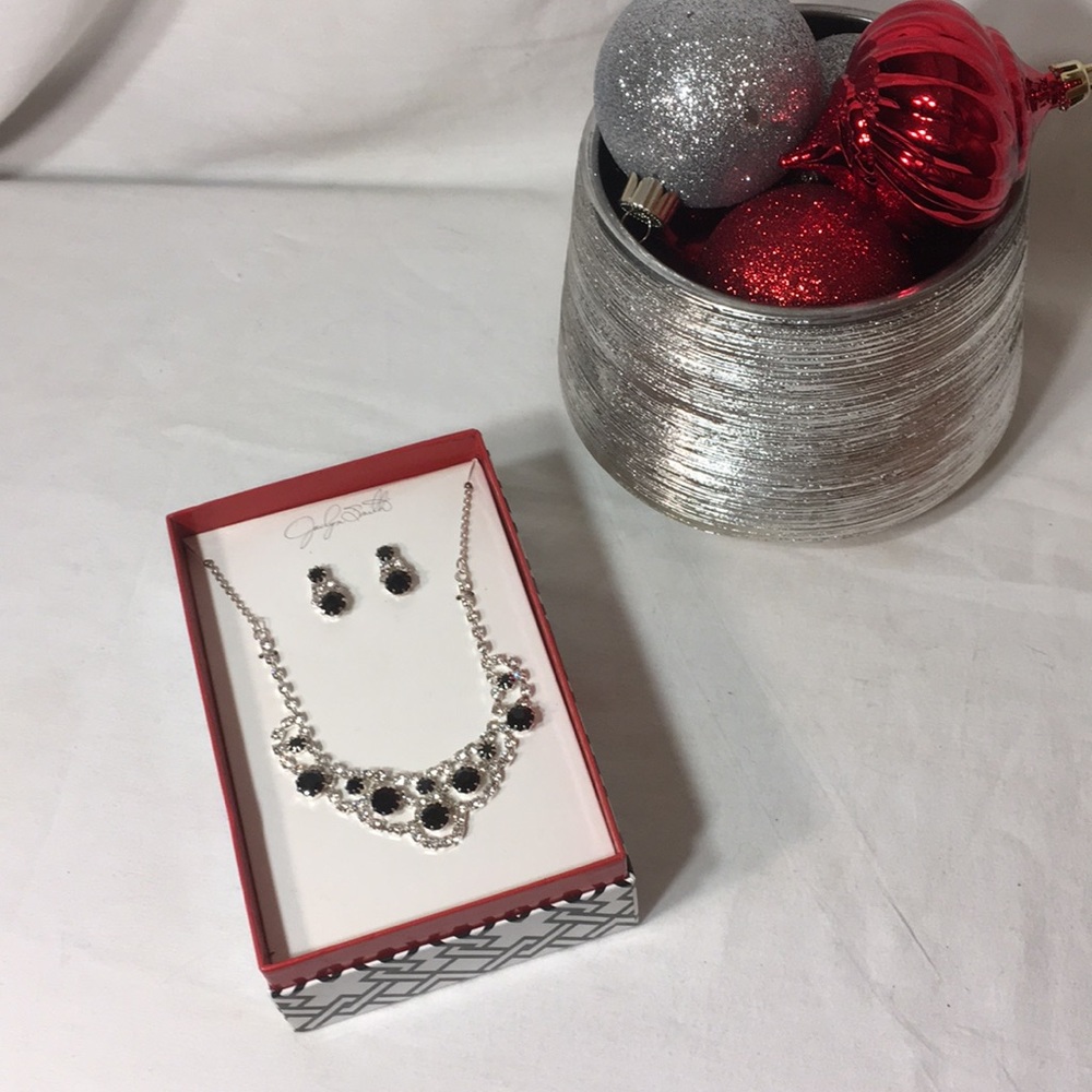 🆕🆕 Black and diamond earring and necklace set